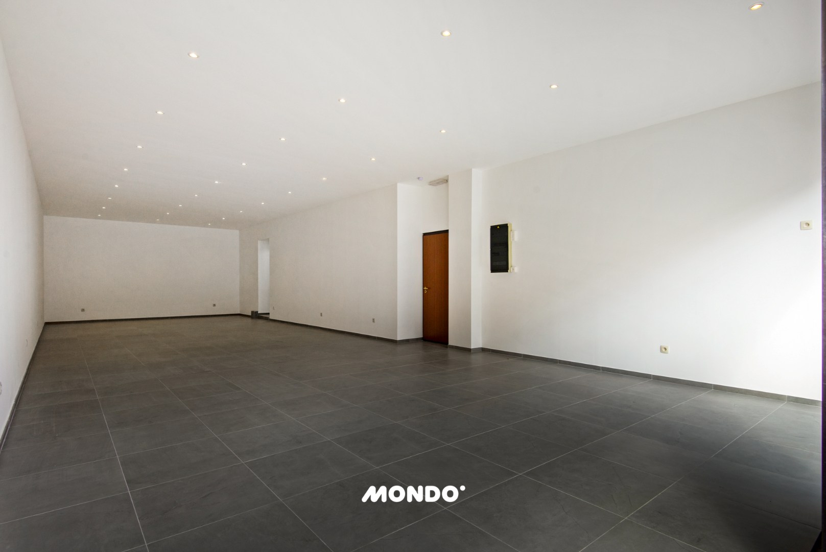 Commercieel gelegen opbrengsteigendom met handelsgelijkvloers, appartement en studio in het centrum van Willebroek! - foto 5