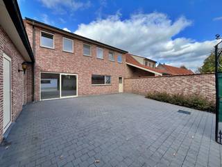 Op zoek naar een comfortabele en energiezuinige woning op een centrale ligging? Deze recente rijwoning combineert rust en bereikbaarheid in...