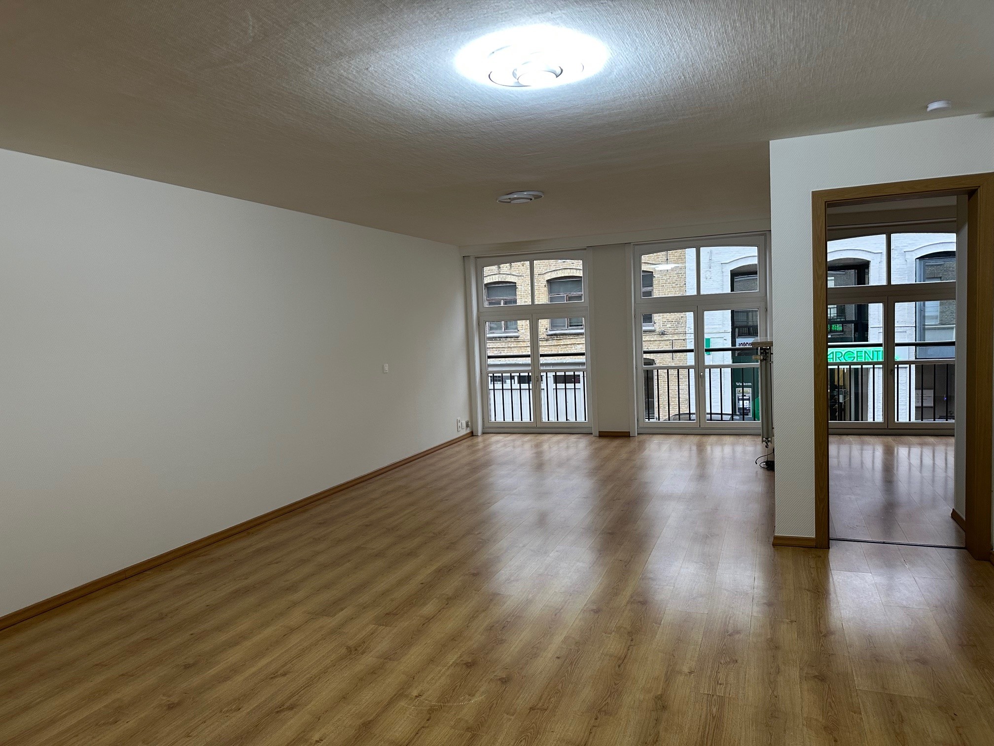 Aangenaam appartement met 2 slaapkamers in centrum Veurne. - foto 4