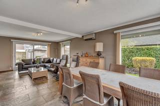 Voor meer info of een bezoek, bel 054 78 90 00 - Welkom in deze charmante open bebouwing, rustig gelegen in een doodlopende straat in Evergem...