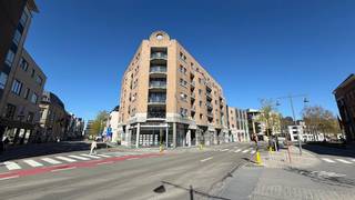 Ben je op zoek naar de perfecte combinatie van ruimte, comfort en een absolute toplocatie? Dit indrukwekkende appartement van maar liefst...