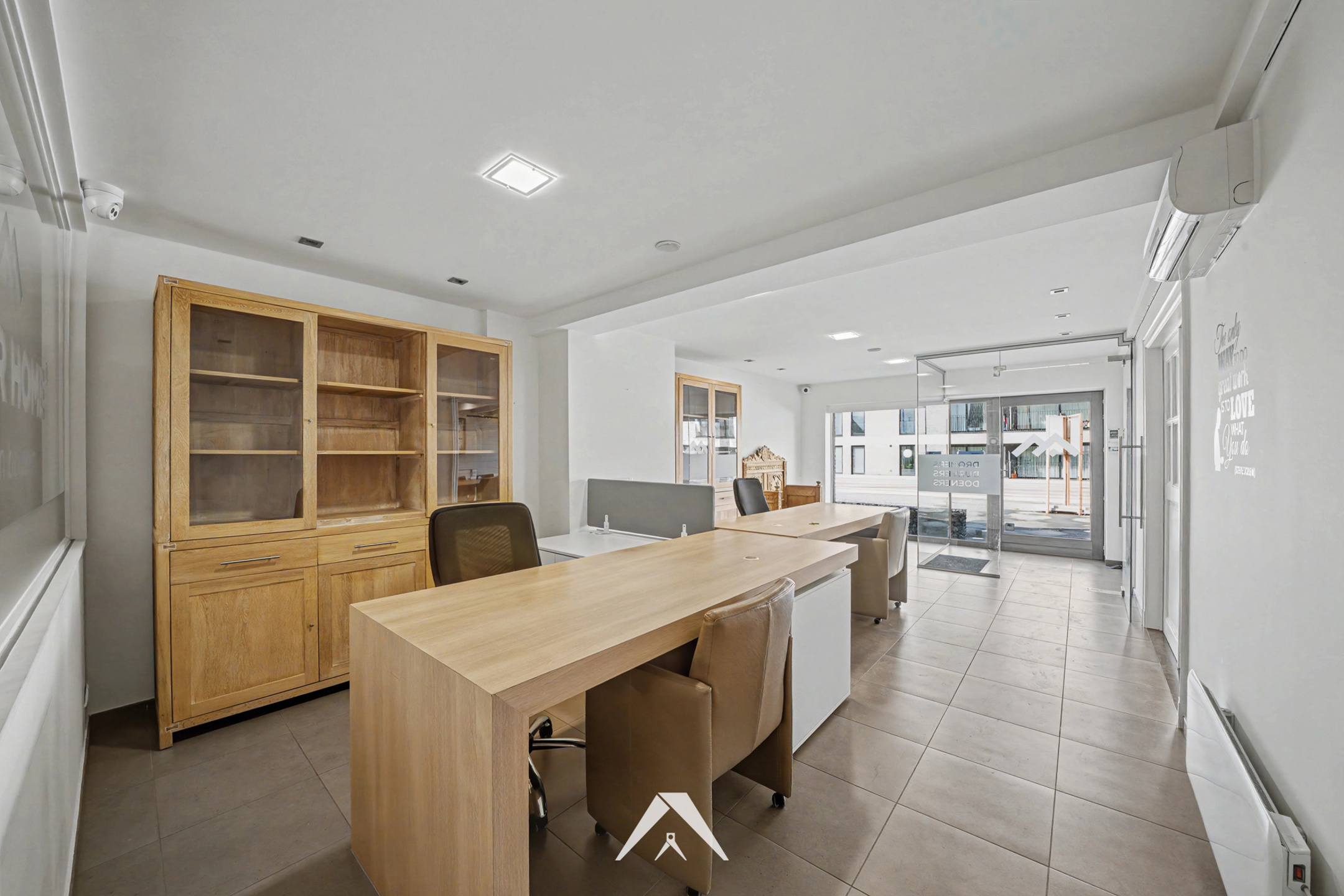 Kantoorgebouw + 2 verhuurde appartementen op toplocatie! - foto 5