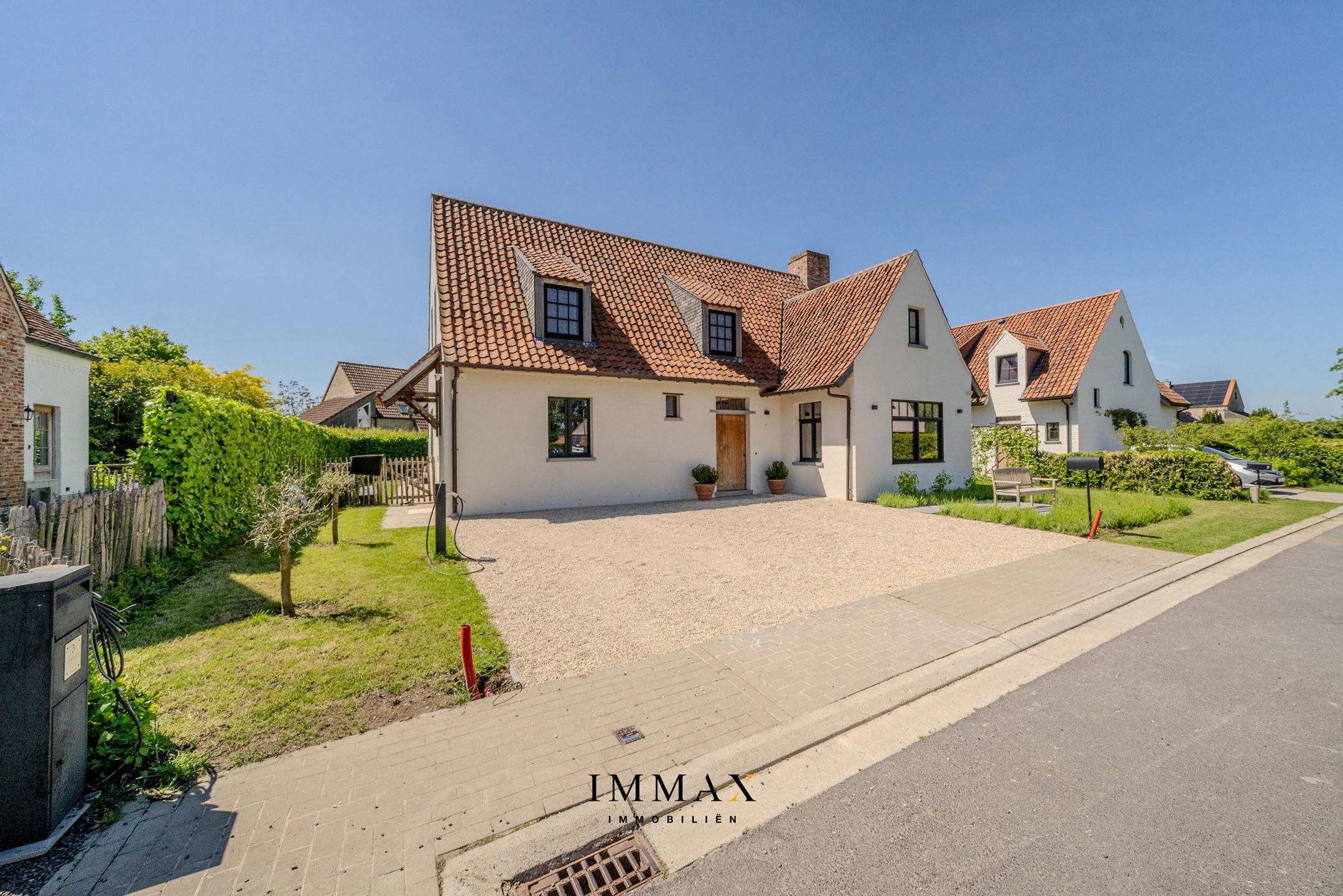 Hoogwaardig afgewerkte pastoriewoning in landelijke omgeving - foto 1