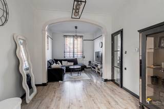 Instapklare woning (129 m²) met 3 slaapkamers en zuid-georiënteerde tuin (90 m²) in Wilrijk. De centrale ligging vlakbij het Valaarpark maakt dat het...