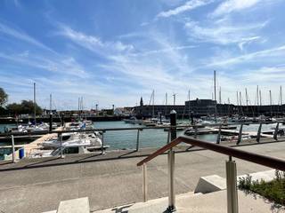 Mooi appartement met 2 slaapkamers gelegen aan de Rederskaai met zicht op de jachthaven. Goed gelegen nabij alle voorzieningen en op korte afstand...