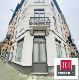 In the DAILLY district, not far from Place Meiser, Rh Property is offering this magnificent, recently renovated ground floor commercial property...