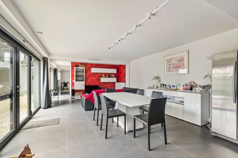 Ruim gelijkvloers appartement (Loft) met 2 slaapkamers en privé-stadstuin in het centrum (aankoop garage én standplaats mogelijk) - foto 4