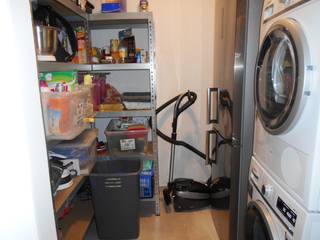 Instapklaar gelijkvloers appartement met o.a. 3 slaapkamers, terras, tuintje, kelder, fietsenberging en 2 parkeerplaatsen.Er is een aparte inkom.EPC...