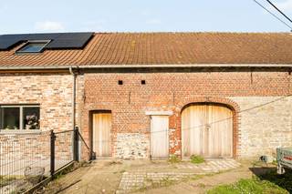 Idéalement située dans l’agréable village de Fontenoy, cette belle maison de type « 3 façades » entièrement rénovée en 2023 offrant tout le...
