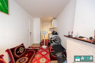 <p><span>Dit interessant opbrengsthuis (niet vergund, kadastraal gekend als huis) bevindt zich in een residentiële buurt in het bruisende Antwerpen Noord. Het betreft hier 2 gebouwen (Dambruggestraat 277 en 279), thans ingedeeld als 8 studio’s, die samen verkocht worden. Er zijn conformiteitsattesten aanwezig, waardoor er zonder zorgen verhuurd kan worden. Het gebouw is in goede staat (in 2023 gerenoveerd/ opgefrist). Het pand heeft een goede bereikbaarheid met het centrum van Antwerpen en een vlotte verbinding naar de Ring. In de nabijheid van verschillende winkels, scholen en Park Spoor Noord!</span></p><p><span> </span></p><p><span>Kortom, een leuke en zorgeloze investeringsopportuniteit met gegarandeerd rendement!</span></p><p><span>Verhuurde units (€5300/mnd (incl. kosten) -> netto huurinkomsten van €5060/mnd.</span></p><p><span>Deze worden nog geïndexeerd!</span></p><p><span> </span></p><p><span>Grootste troeven:</span></p><p><span>-Centrale locatie!</span></p><p><span>-TOPRENDEMENT van 10,48%!</span></p><p><span>-Conformiteitsattesten aanwezig!</span></p><p><span>-Gunstig EPC “C”: 290kWh/(m²/jaar)</span></p><p><span>-Zelden of nooit leegstand</span></p><p><span> </span></p><p><span>Indeling nummer 277:</span></p><p><span>-GLVL: living (17m²), keuken (4m²), badkamer (4m²) en slaapkamer (5m²).</span></p><p><span>-V1: living (17m²), keuken (3m²), badkamer (3m²).</span></p><p><span>-V2: living (15m²), keuken (3m²), badkamer (3m²).</span></p><p><span>-V3: living (15m²), keuken (3m²), badkamer (3m²), slaapkamer (7m²), terras (2m²).</span></p><p><span>Indeling nummer 279:</span></p><p><span>-GLVL: living (11m²), keuken (4m²), badkamer (3m²).</span></p><p><span>-V1: living (11m²), keuken (4m²), badkamer (3m²).</span></p><p><span>-V2: living (11m²), keuken (4m²), badkamer (3m²).</span></p><p><span>-V3: living (15m²), keuken (3m²), badkamer (3m²), slaapkamer (7m²), terras (2m²).</span></p><p><span> </span></p><p><span>Voor meer informatie kan u terecht bij Area Partners. INFO@area.be of 03/ 284.60.60</span></p>