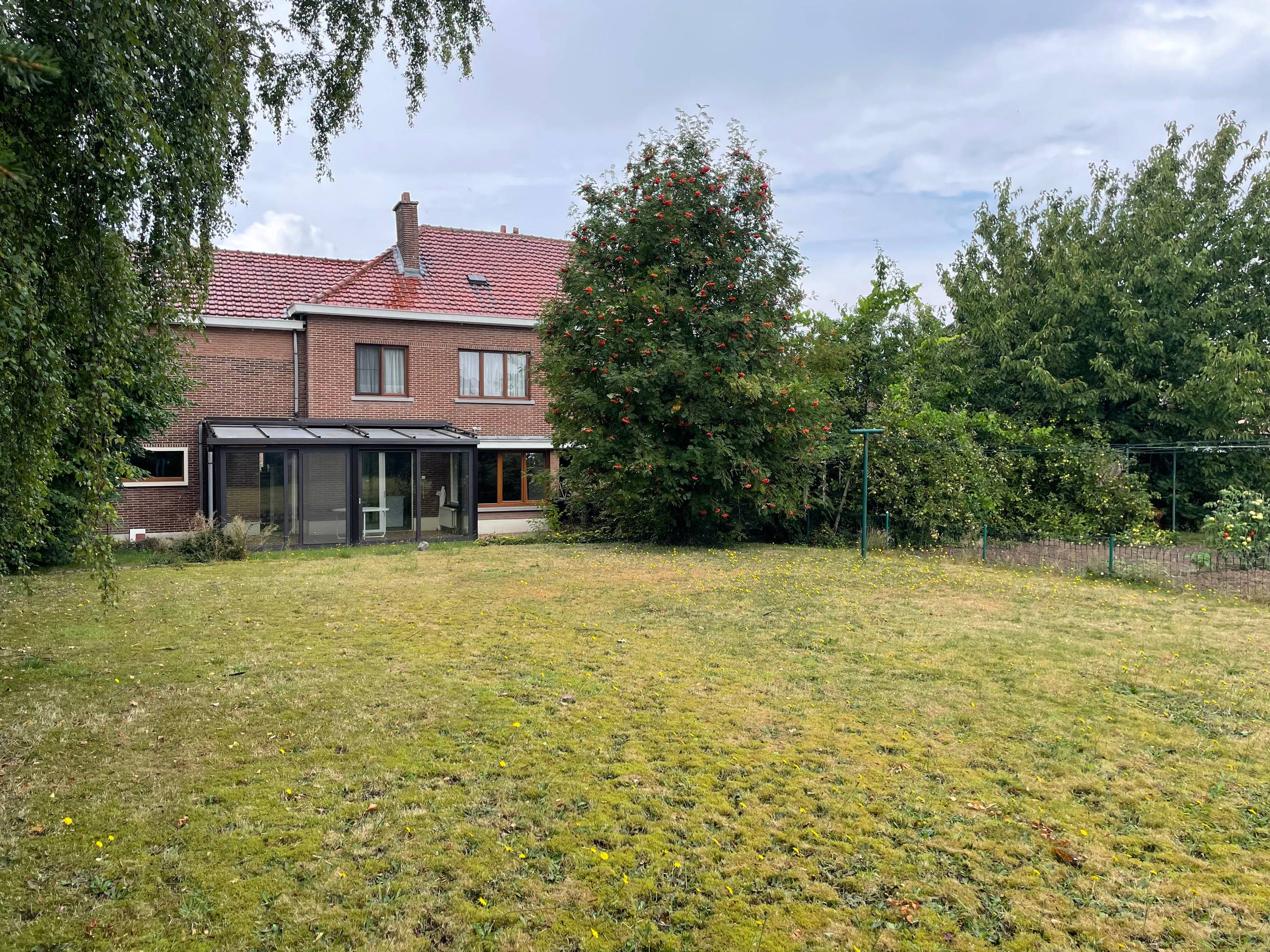 Super gezellige stadswoning gelegen op een prachtig perceel - foto 3