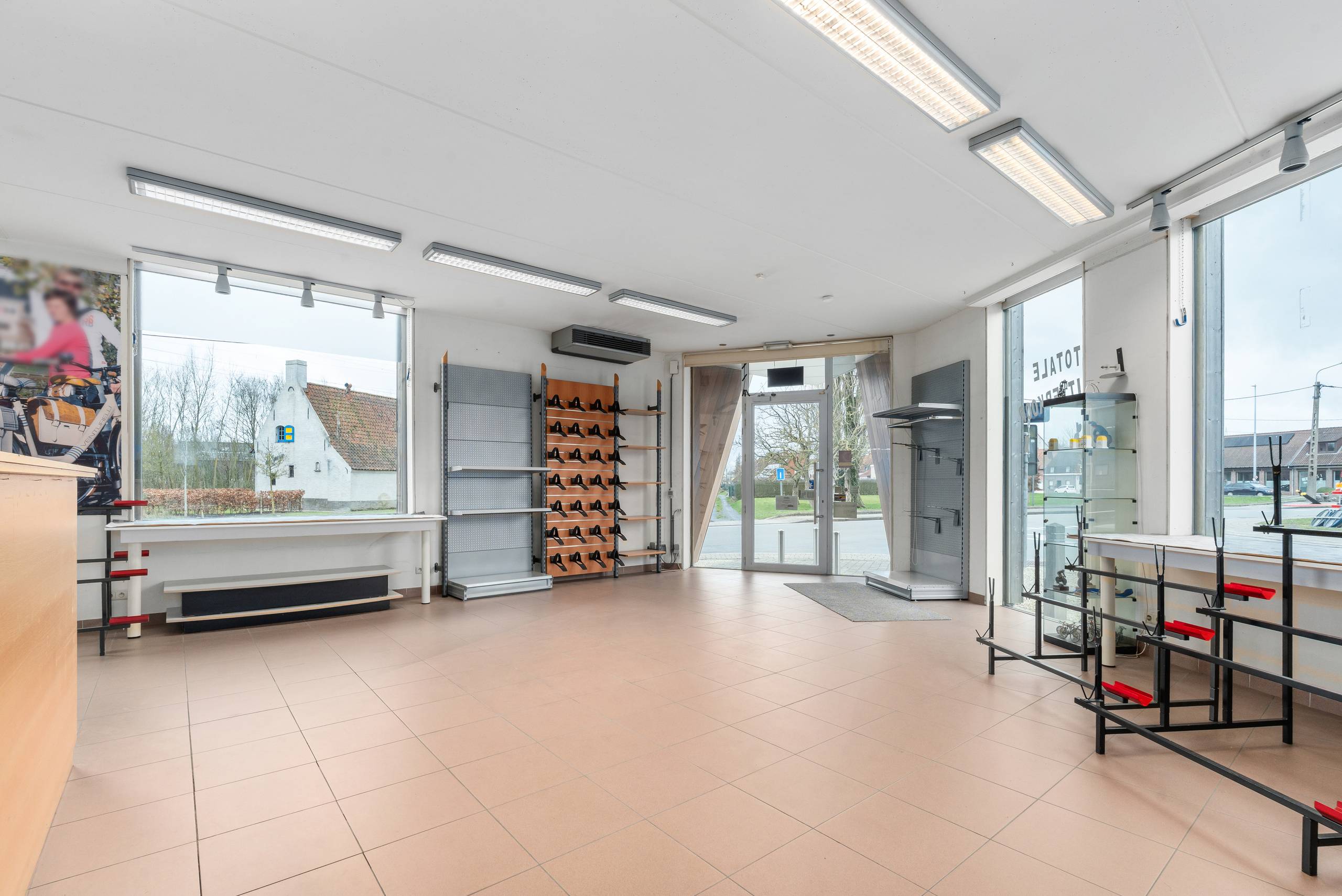 Commercial for sale in Waregem with 1 bedroom - photo 2