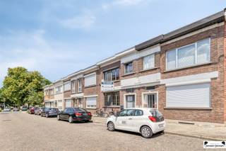 <p><span>Renovated single family home with 3 bedrooms. </span></p><p><span> </span></p><p><span>Step inside this charming home located in a quiet street in one of the most desirable neighborhoods of Wilrijk. Here you live in a prime location where living comfort, accessibility and quality of life go hand in hand. The neighborhood offers a perfect mix of city life and tranquility: within walking distance of stores, schools, parks and public transportation, and with easy access to Antwerp center and major roads.</span></p><p><span>The neighborhood exudes a warm atmosphere, with child-friendly squares, pleasant bike paths and the beautiful Nachtegalenpark around the corner. </span></p><p><span> </span></p><p><span>Layout</span></p><p><span> </span></p><p><span>Ground floor</span></p><p><span> </span></p><p><span>- A spacious entrance hall, with guest toilet and access to the basement and 1st floor.</span></p><p><span>- A spacious living room with lots of light connected to the open kitchen. </span></p><p>-<span>The kitchen has been completely renovated and fitted with a dishwasher, fridge, freezer, etc</span></p>