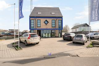 Dit aangename appartement in de Rivierstraat 67 A te Beervelde geniet van een vlotte verbinding naar Gent, op slechts ongeveer 15 minuten rijden...