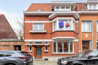 Deze aantrekkelijke, ruime woonst in centrum Brugge onderging in 2025 een totaalrenovatie. De woning werd volledig gestript en heropgebouwd...
