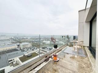 Idéalement situé à Anderlecht, en bordure du canal, dans le magnifique projet Nautilus, au 14ᵉ étage sur 15, nous vous proposons ce...