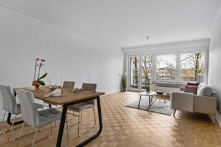 Welkom in Berchem, welkom in dit instapklaar appartement waar je zonder zorgen kan verhuizen. Hier vind je dit volledig gerenoveerde appartement op...