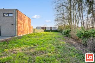 Mooi zuid gerichte bouwgrond voor een halfopen woning met een oppervlakte van 598m² en een perceelbreedte van ca 12m ter hoogte van de bouwlijn op...