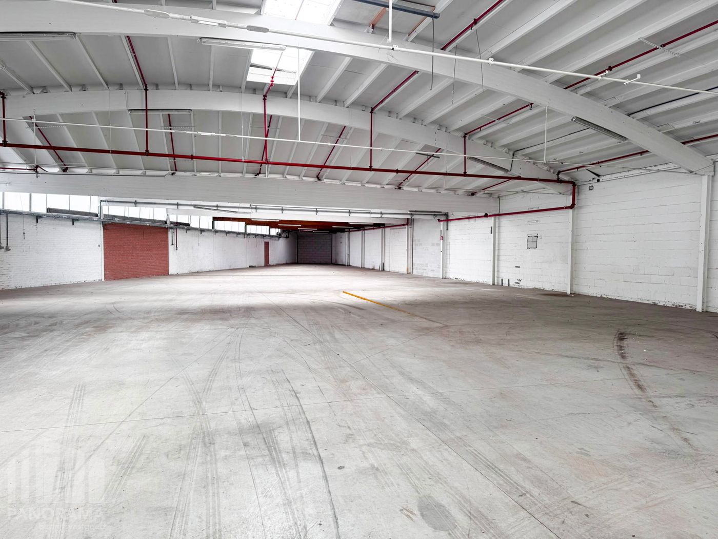 STRATEGISCH GELEGEN OPSLAGRUIMTE VAN 1.161 M² TE HUUR NABIJ DE E403 - foto 5