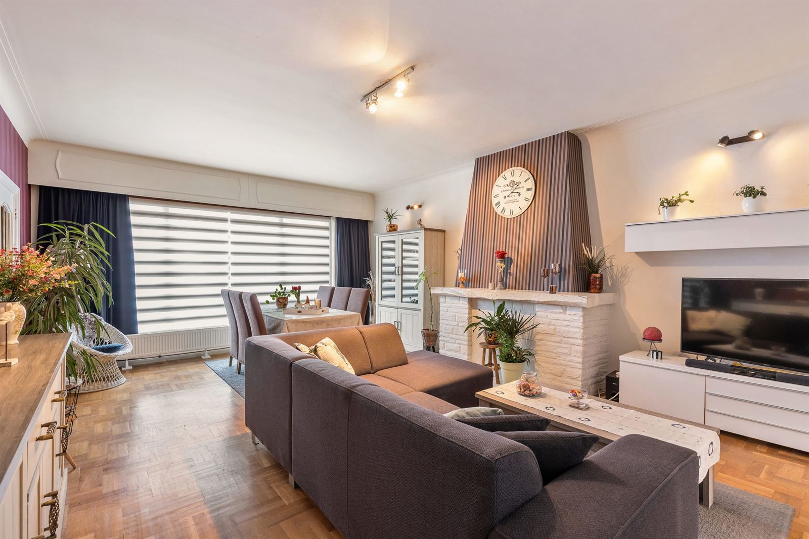 Centraal gelegen, deels gerenoveerde woning met uitbreidingsmogelijkheden! - foto 3