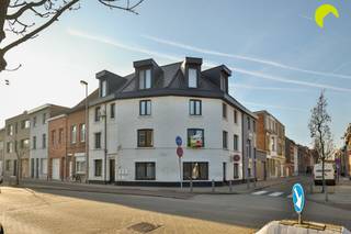 Welkom in dit lichtrijke appartement gelegen te Hoboken, een dynamische buurt met uitstekende verbindingen en alle voorzieningen en op...