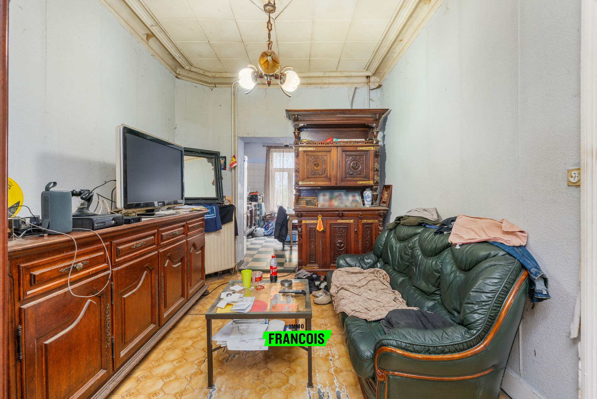 Te renoveren gezinswoning met 4 slaapkamers te Sint-Joost-ten-Node - foto 4