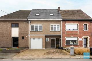 Instapklare, energiezuinige woning met zuidgerichte tuin en garage.Indeling: inkomhal, ruime, lichtrijke woonkamer, volledig geïnstalleerde keuken...