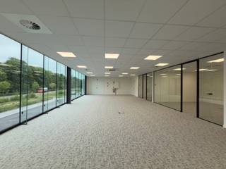 KMO unit 260 m² met 296 m² afgewerkte kantoorruimte in de nieuwe site Ter Walle, gelegen aan de Grote Steenweg, vlak voor het Kasteel van Olsene. De...