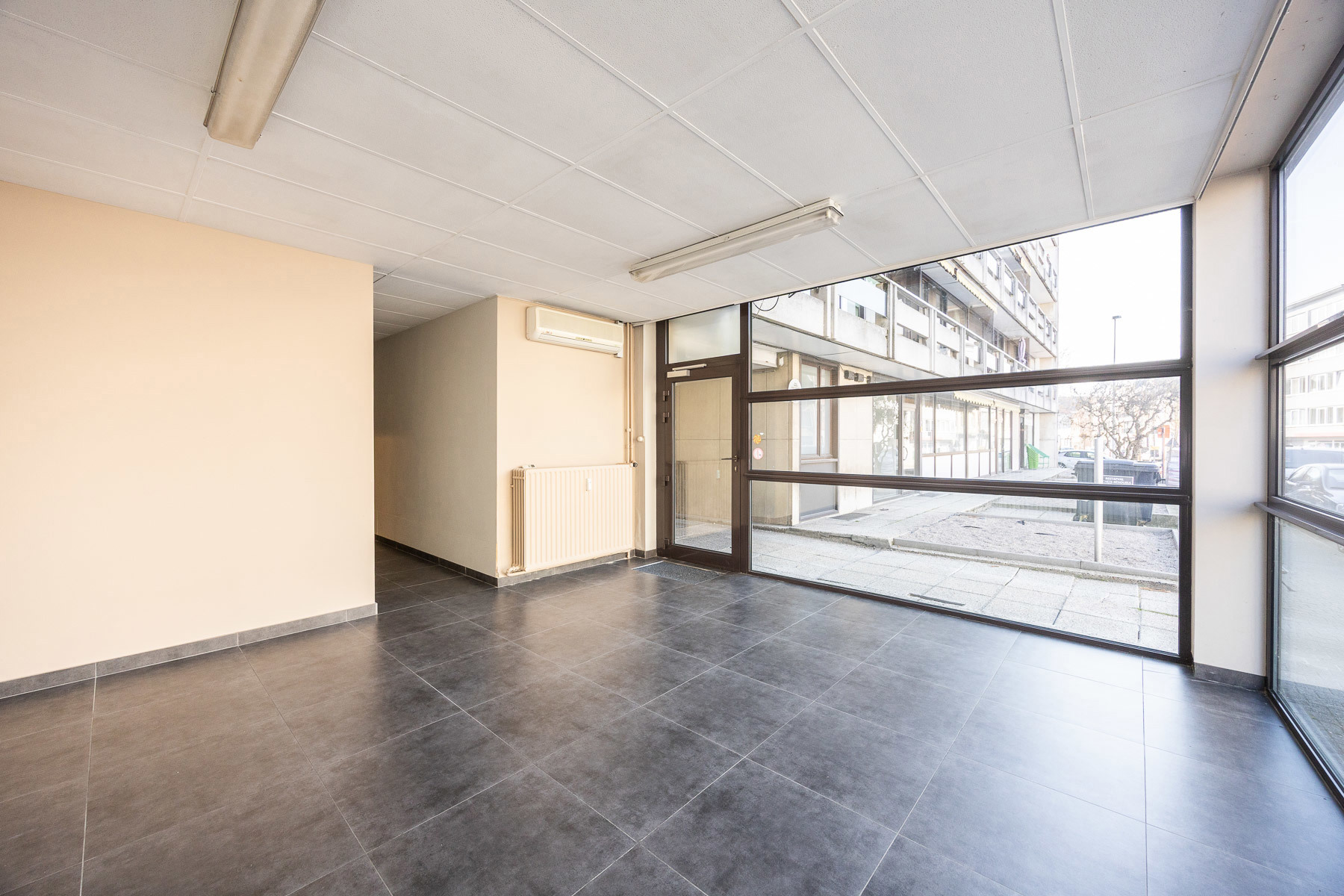 Instapklaar en ruim handelspand op centrale locatie - foto 5