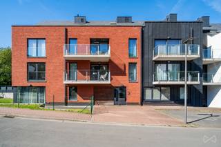 We are pleased to present this beautiful one-bedroom ground floor flat in excellent condition, located in Mont-Saint-Guibert, in a quiet,...