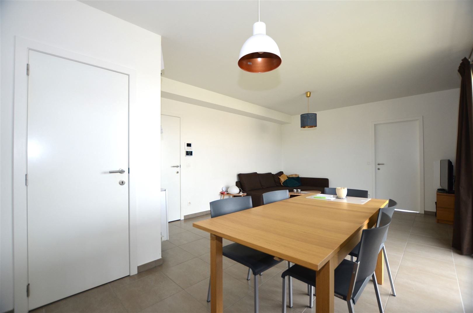 Lichtrijk appartement met weids zicht nabij het centrum - foto 4