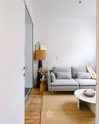 Ghent - Nice starter home with 3 bedrooms on convenient location near Coupure Main assets: * 3 spacious bedrooms * Presence of small courtyard *...