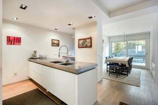 Dit gelijkvloers appartement bevindt zich in de goed onderhouden residentie Tessenhof, ligt op wandelafstand van het historische centrum van...