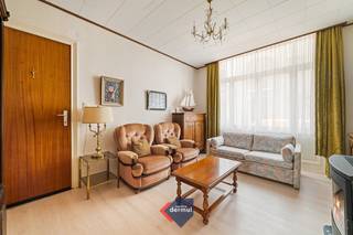 <p>Op een toplocatie nabij bruisende centrum van Oostende bevindt zich dit te renoveren appartement met 1 slaapkamer. Dankzij de centrale ligging geniet u van een uitstekende bereikbaarheid en bevinden winkels, restaurants, openbaar vervoer en andere voorzieningen zich op wandelafstand. Dit appartement biedt een uitstekende kans voor wie op zoek is naar een renovatieproject dat volledig naar eigen smaak en wensen kan worden ingericht. Het appartement maakt deel uit van een karaktervol gebouw in herenhuisstijl, met een stijlvolle en charmante gevel die het pand een unieke uitstraling geeft.Bent u op zoek naar een appartement met potentieel op een uitstekende locatie? Aarzel dan niet en ontdek zelf de mogelijkheden die dit pand te bieden heeft.</p>
