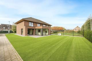 Maison neuve spacieuse, moderne et de qualité avec 3 chambres ! Situation idéale : dans une rue calme en impasse, tout en étant proche des...