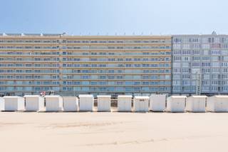 Ce parking (n° 15) est situé au sous-sol de la résidence « Marina Beach », Zeedijk 34 à Middelkerke. Le parking souterrain est accessible via la Roger de Grimberghestraat, près du Zeedijk et à deux pas du centre.Dimensions :Largeur : 2,30 mLongueur : 5,30 mAvantages :Près du ZeedijkSituation très centraleEntrée ferméeCe parking de Middelkerke vous intéresse ? Contactez-nous dès maintenant pour planifier votre visite !Registre des mesures: non
