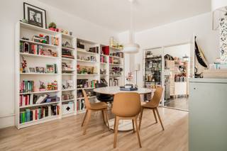 Dit aangename twee slaapkamer appartement bevindt zich op de eerste verdieping van een kleinschalig residentie, gesitueerd in de Veluwestraat in...