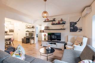 STIJLVOL APPARTEMENT MET 2 SLAAPKAMERS IN HARTJE HOOGSTRATENIn het bruisende centrum van Hoogstraten, op wandelafstand van winkels, horeca en...