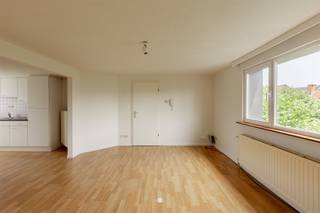 SINT-NIKLAAS - op zoek naar een fijn éénslaapkamer appartement? Ontdek dan zeker dit appartement gelegen in een prachtig art-deco gebouw! Enkele...