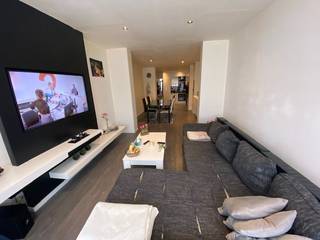 Dit pand was oorspronkelijk verdeeld in vier appartementen, maar is inmiddels volledig omgebouwd naar één woning. Er kunnen in totaal vier...
