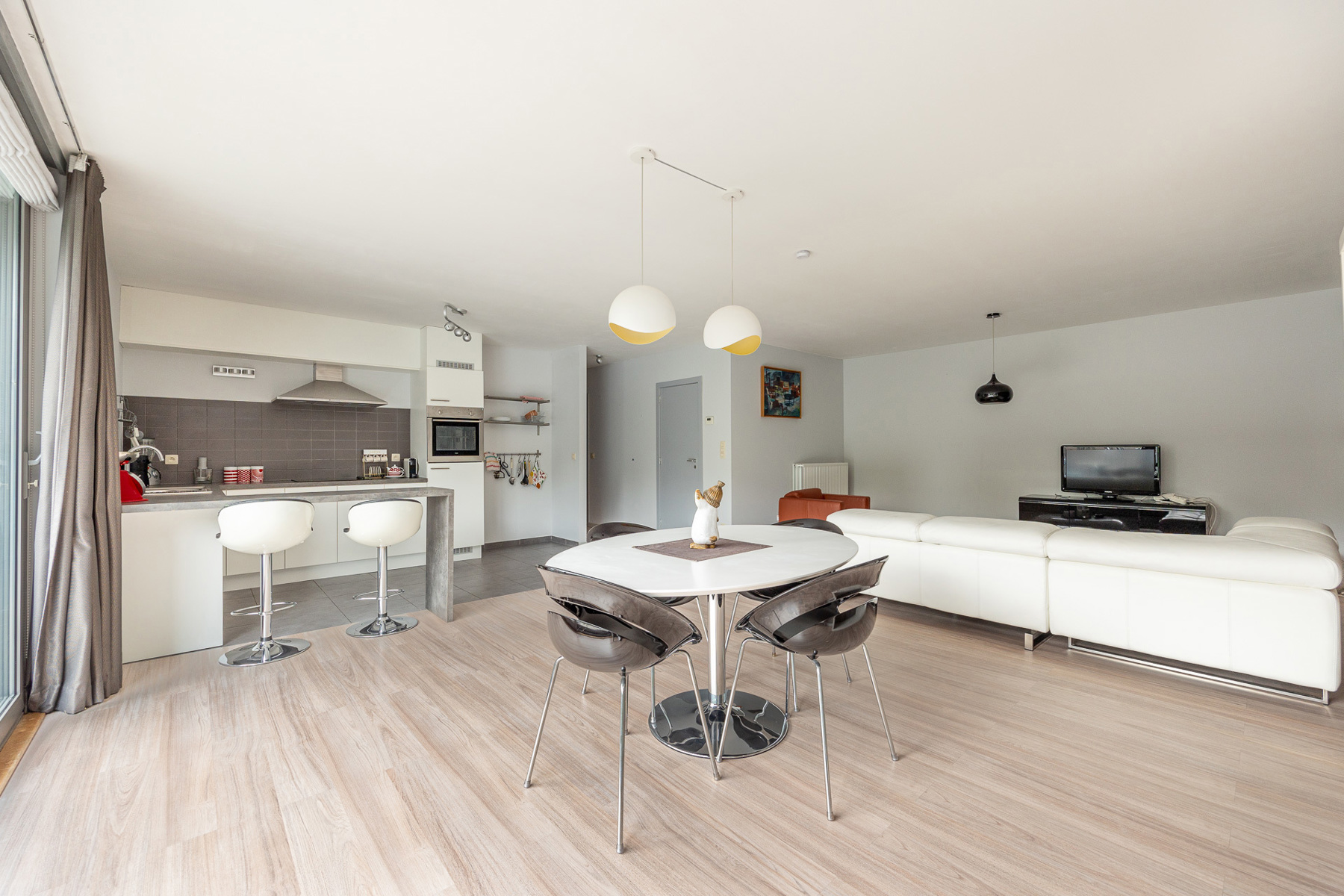 BEMEUBELD OF ONBEMEUBELD APPARTEMENT MET 2 SLAAPKAMERS - foto 3