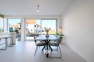 Deze halfopen nieuwbouw woning met 3 slaapkamers en een bewoonbare oppervlakte van 177 m² is gelegen op een perceel van 419,51 m² in de...
