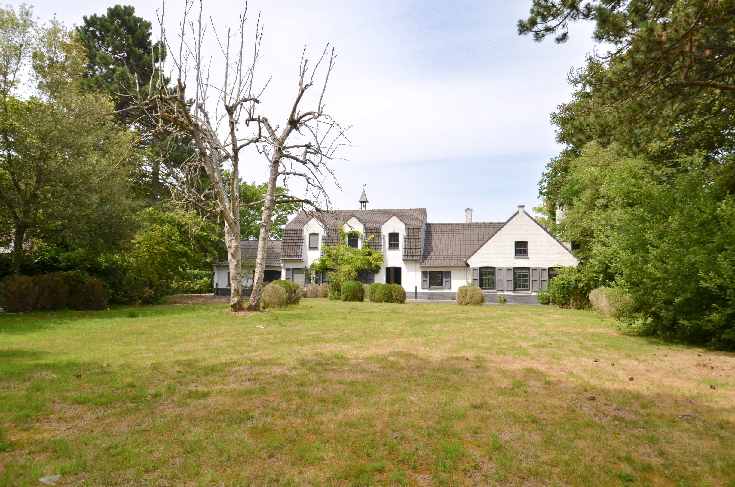 Villa exclusive, située au calme sur un terrain de 1.628 m², à proximité du Royal Zoute Tennis Club. - photo 4