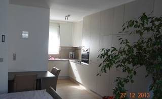 handelspand gelegen op hoek van Bredabaan en Oude Bareelleipand wordt momenteel onderverhuurd in 3 studio'sgelijkvloers studio met aparte slaapkamer...