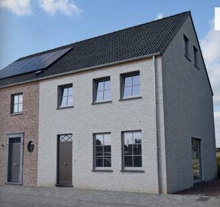 TE KOOP in GENT - Drongen aan Leegte 15 Mooi gelegen perceel bouwgrond voor het bouwen van halfopen bebouwing. Lot 1 : Opp. : +/- 588 m² Prijs grond...