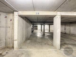 Ondergrondse staanplaats in de Vissersstraat te Zeebrugge.
