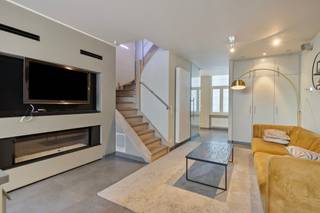 Cette maison a été entièrement rénovée en 2011 avec le souci du détail, en utilisant des matériaux durables et de haute qualité. La maison dispose...
