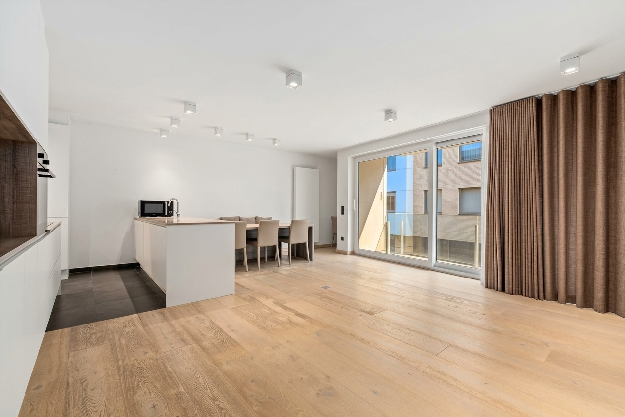 Recent luxues appartment met 20 vierkante meter aan terras. - photo 5