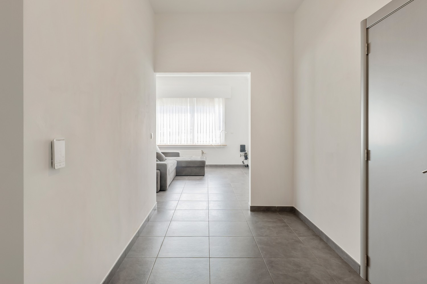 Gerenoveerd gelijkvloers appartement met twee slaapkamers. - foto 2