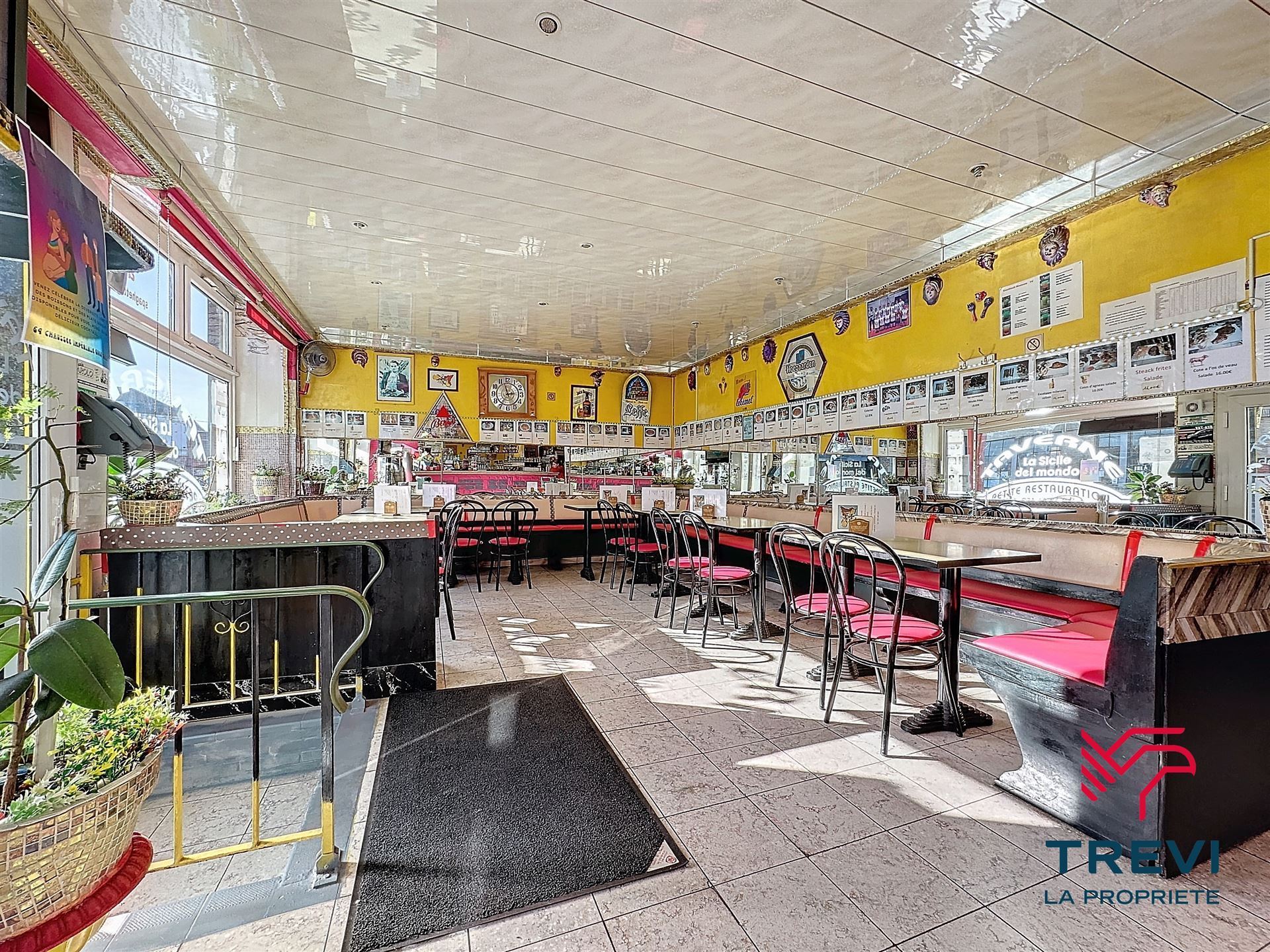 Commercieel te koop in Gilly met 6 slaapkamers - foto 3